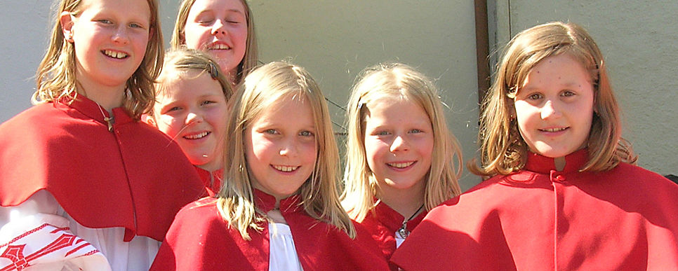 Ministranten und Ministrantinnen Ministranten und Ministrantinnen