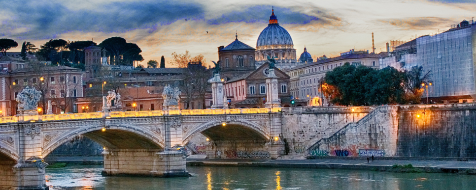 Ansicht von Rom mit Tiberbrücke. Quelle: Canva