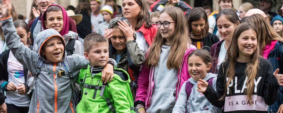 Foto: Wischenbart Kinder sind gemeinsam unterwegs